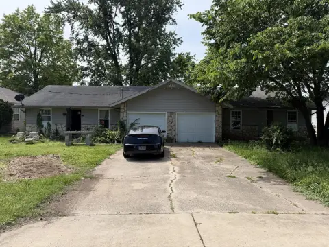 Springfield Duplex with Fenced Yard