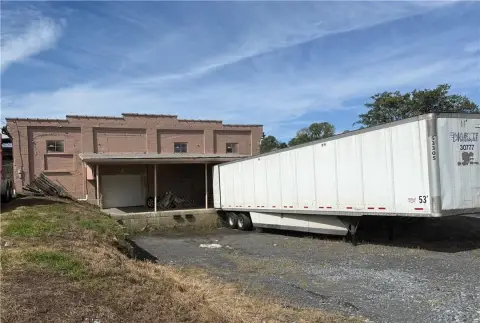 Warehouse With Regional Route Access