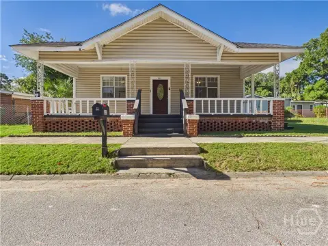 Two-Unit Duplex with Bungalow Design