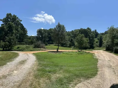 Eminence Land with Horse Barn