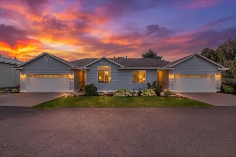 Duplex with Shop and Pool