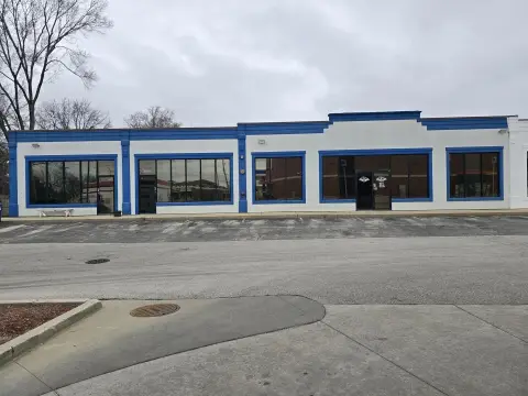 Retail Units in Addison, IL