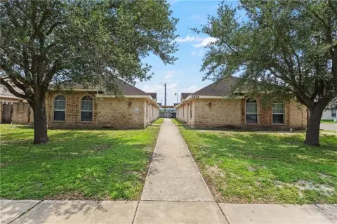 Fourplex with Private Fenced Patio