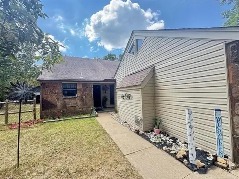 Updated Home Near Illinois River