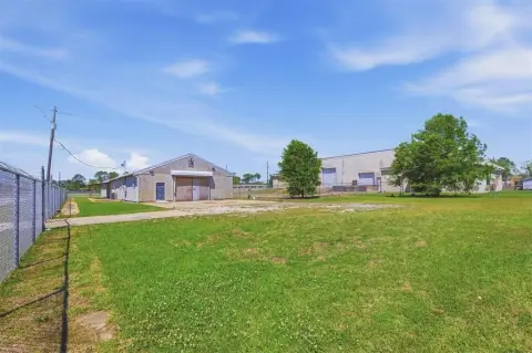 Flex Building With Warehouse Area