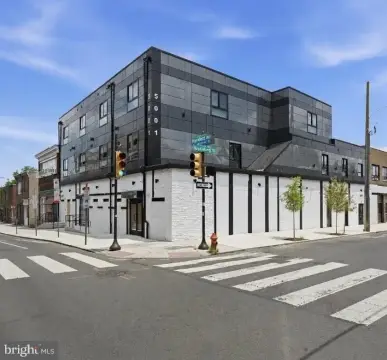 Open-Layout Retail Space