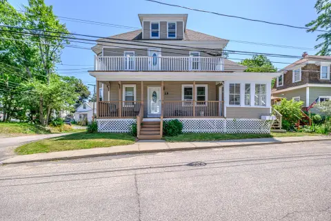 Triplex with Parking for 9 Cars