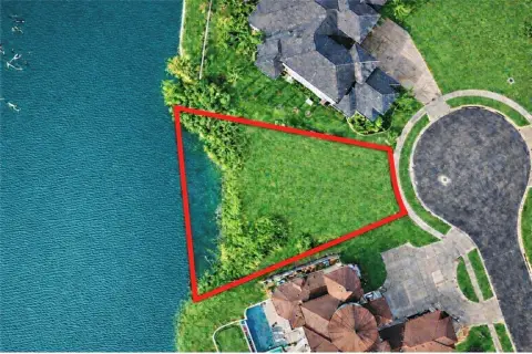 Lakefront Lot in Kings Lake