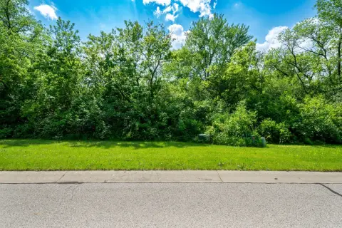 Wooded Acre Site in Spring Grove