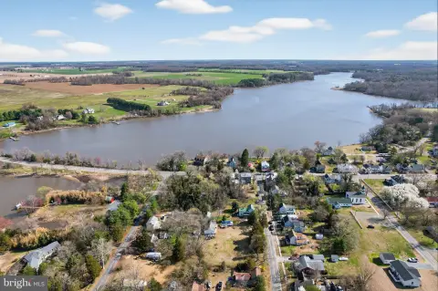 Versatile Land Parcel in Crumpton