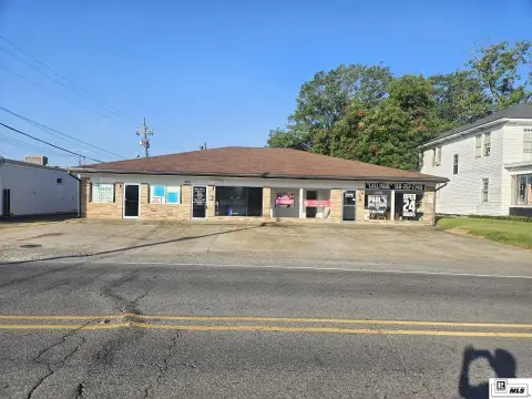 Multi-Tenant Retail Building