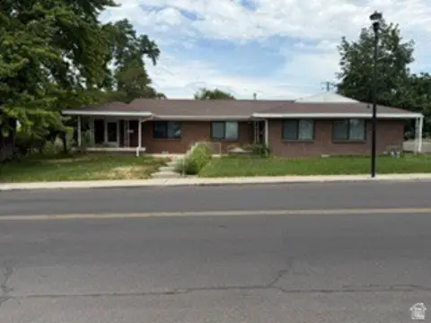 Renovated Two-Bedroom Duplex