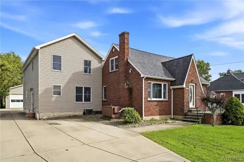 Duplex with Heated Garage