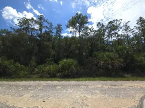 Residential Homesite in Lehigh Acres