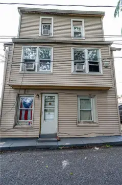 Triplex with Balcony