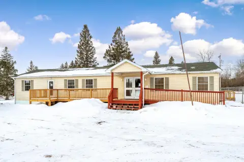Sandstone Commercial Office Building on Large Lot