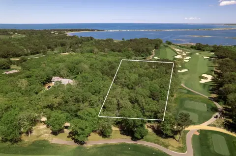 Oak Bluffs Buildable Lot