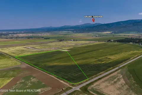 Agricultural Land with Mountain Views
