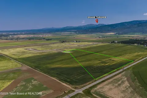 Agricultural Land with Mountain Views