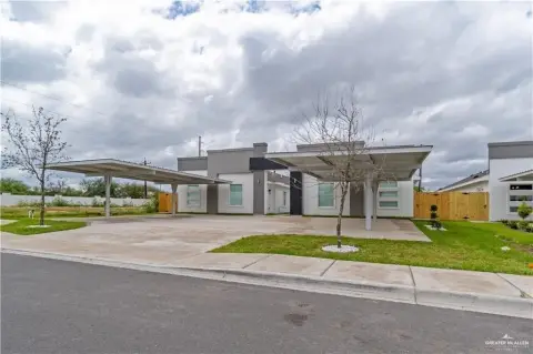Edinburg Fourplex: Investment Opportunity