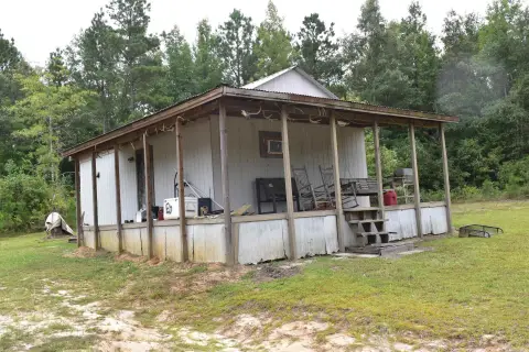 Hunting Retreat with Leased Acreage