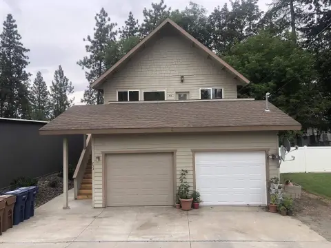 3BR/2BA Duplex with Garages