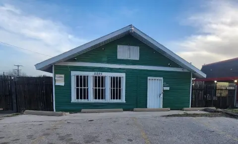 Frame Storefront Property