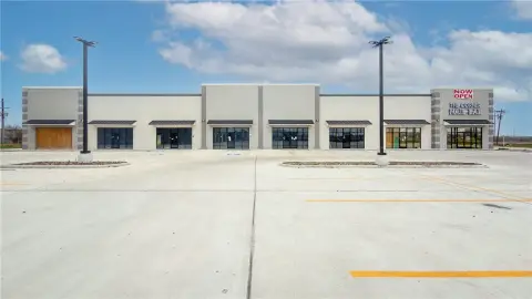 Premier Commercial Development, High-Visibility Location