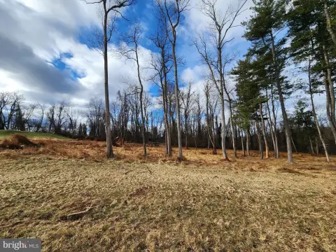 Spacious Homesite in Oak Hill