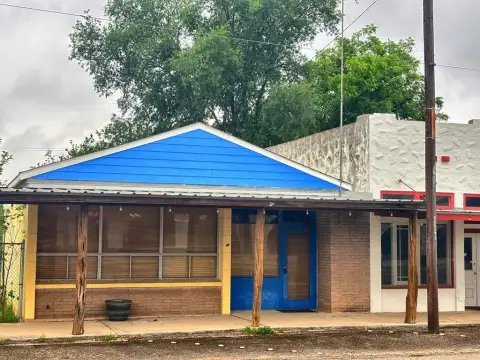 Charming Commercial Building in Camp Wood
