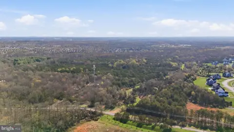 Spacious Land Parcel Near South Riding