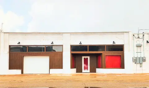 Flex Space with Garage Door