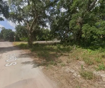 Residential Land in Seffner, FL
