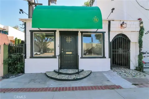 Versatile Storefront with Open-Beam Ceilings
