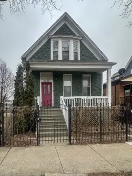 Triplex with Communal Yard