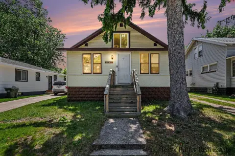 Spacious Duplex with Screened Porch