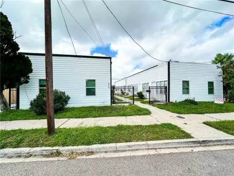 8-Unit Apartment Building