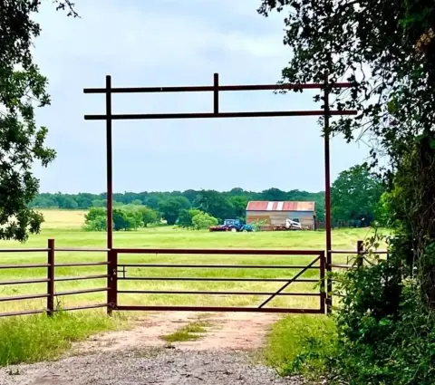 76-Acre Ranch Near Chico, Texas