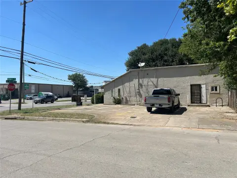 Corner-Lot Flex Space