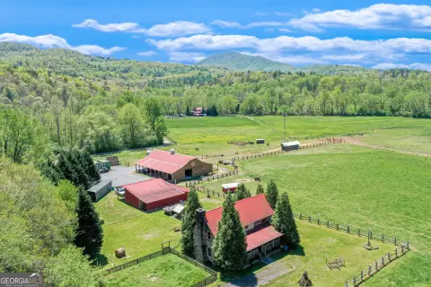 Picturesque Riverfront Farm in Nacoochee