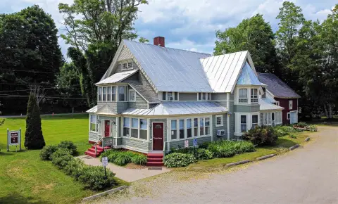 Restaurant and Inn with Guest Rooms