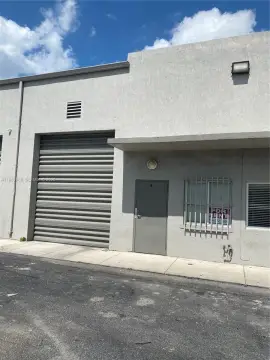 Warehouse with Office in Miami