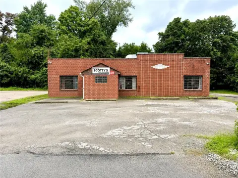Bar and Lounge with Wraparound Bar