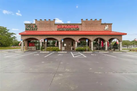 Freestanding Restaurant With Full Bar