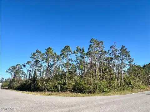 Corner Lot in South Gulf
