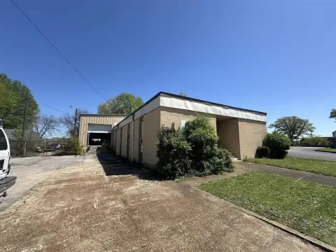 Versatile Commercial Space in Memphis