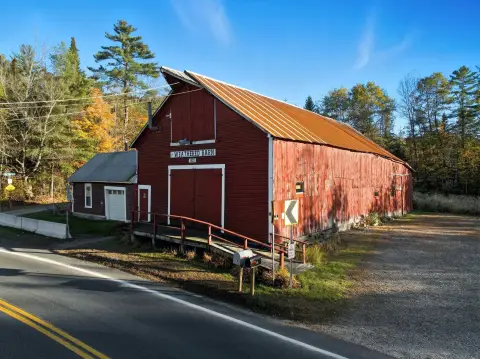 New England Barn on 0.86 Acres