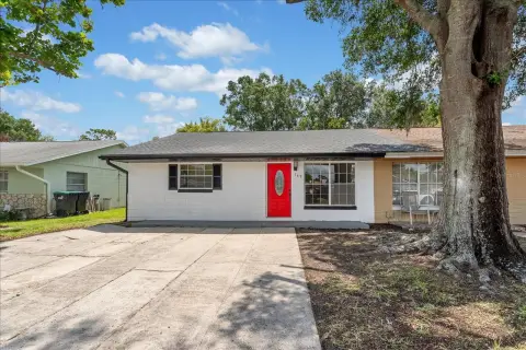 Newly Remodeled Half-Duplex with Covered Patio