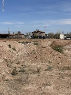 Versatile Land Parcel in El Paso