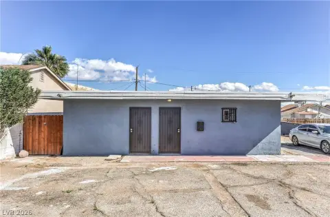 Well-Maintained Triplex Near Fremont Street
